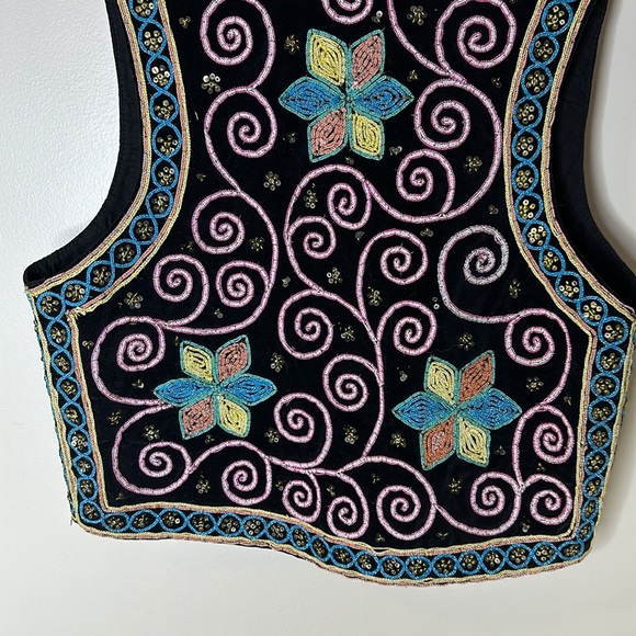Vintage 70s beaded Embroidered vest by Carol Horn - Picture 11 of 11